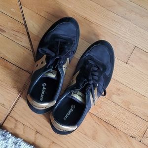 Saucony black and gold sneakers sz 11